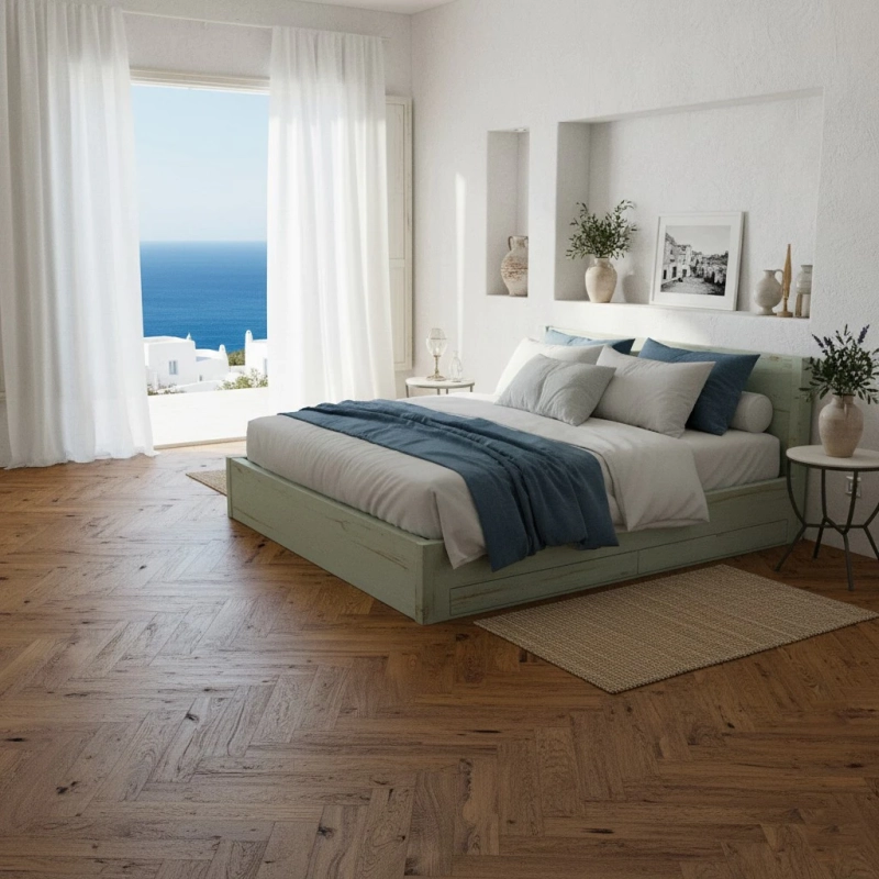 Parchetul stratificat herringbone stejar Barlinek Brown Sugar Pure Classico oferă designul în spic cu finisaj mat în 5 straturi de lac, construcție triplu stratificată cu strat nobil de 2,5 mm și garanție de 25 ani.

Caracteristici produs:
• Dimensiuni plăci 725x130 mm cu sistem îmbinare Optilock rezistent
• Compatibil încălzire în pardoseală, temperatura maximă 27°C la șapă
• Stejar european cu noduri naturale și periere pentru aspect autentic
• Duritate suprafață 37 MPa, permite șlefuiri și relăcuiri multiple
• Stabilitate dimensională optimă prin construcție HDF înaltă densitate