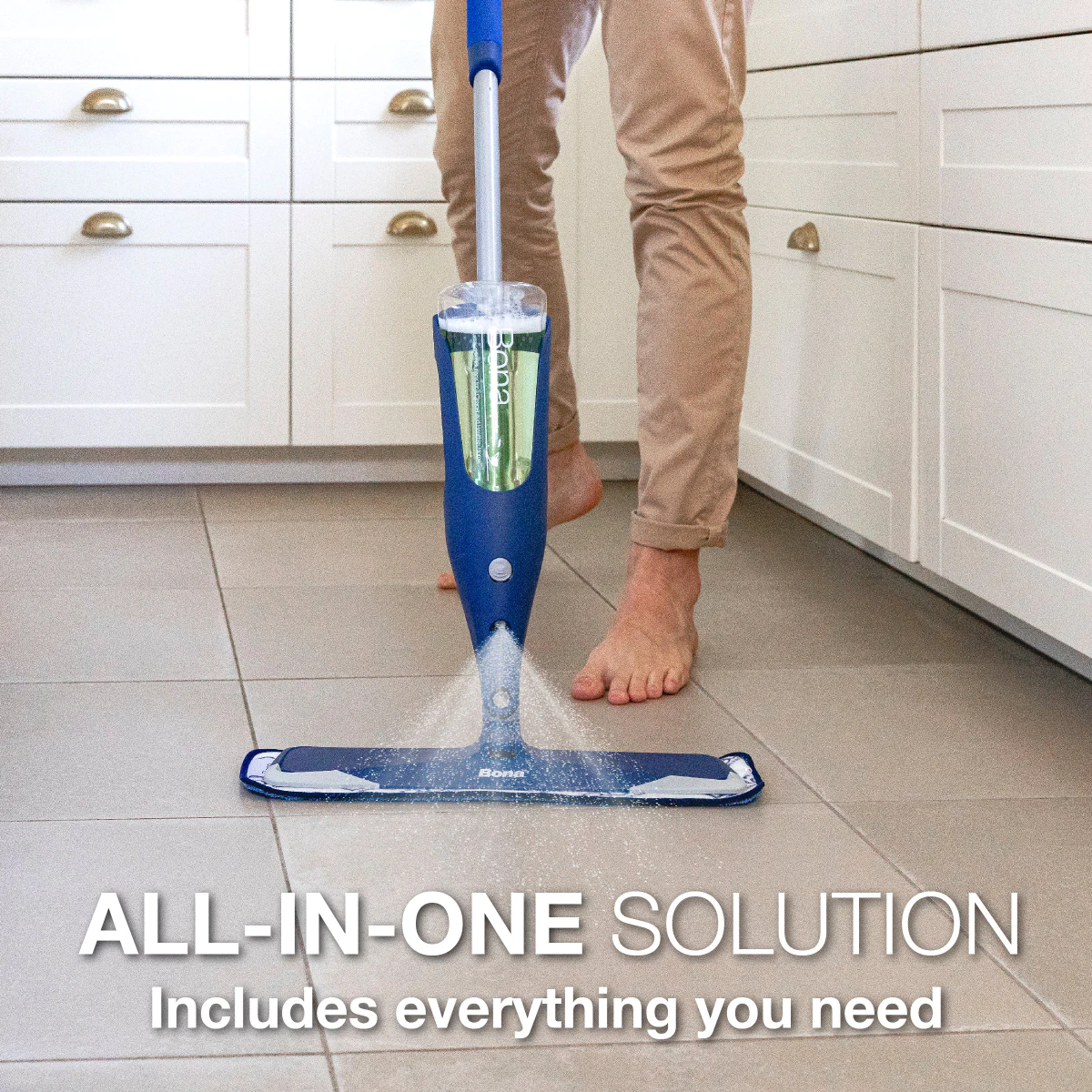 Spray mop Bona pentru suprafețe dure elimină găleata tradițională și curăță pardoselile laminate, din ceramică și piatră cu o simplă pulverizare și ștergere. Formula pH neutru se usucă rapid fără dâre.

Caracteristici produs:
• Rezervor reîncărcabil 850ml cu buton de ejectare rapidă pentru umplere ușoară
• Lavetă din microfibre patentată elimină 99% din bacteriile E. coli și Listeria
• Mâner ergonomic din spumă reduce oboseala în timpul curățărilor extensive
• Colțuri flexibile protejează mobilierul și plintele de deteriorări accidentale
• Agățătoare retractabilă pentru depozitare verticală optimizată

Vezi fisa tehnica: Spray mop pentru suprafețe dure cu rezervor reîncărcabil 850ml Bona