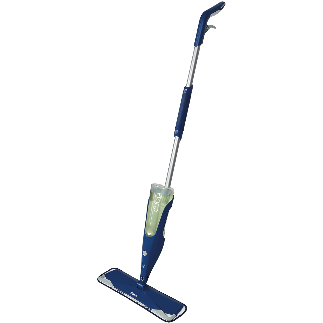 Spray mop Bona pentru suprafețe dure elimină găleata tradițională și curăță pardoselile laminate, din ceramică și piatră cu o simplă pulverizare și ștergere. Formula pH neutru se usucă rapid fără dâre.

<strong>Caracteristici produs:</strong>
• Rezervor reîncărcabil 850ml cu buton de ejectare rapidă pentru umplere ușoară
• Lavetă din microfibre patentată elimină 99% din bacteriile E. coli și Listeria
• Mâner ergonomic din spumă reduce oboseala în timpul curățărilor extensive
• Colțuri flexibile protejează mobilierul și plintele de deteriorări accidentale
• Agățătoare retractabilă pentru depozitare verticală optimizată

<strong>Vezi fisa tehnica</strong>: <a href="https://parchetpeviata.ro/wp-content/uploads/2023/08/Spray-mop-pentru-suprafete-dure-cu-rezervor-reincarcabil-850ml-Bona.pdf">Spray mop pentru suprafețe dure cu rezervor reîncărcabil 850ml Bona</a>