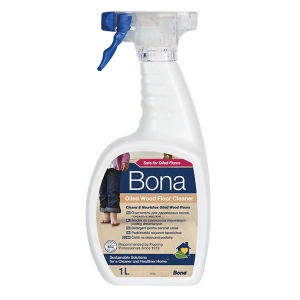 Detergent parchet uleiat cu formulă de hidratare Bona 1L curăță eficient și protejează fibra lemnului, menținând aspectul natural al pardoselii tale.

Caracteristici produs:
• Pulverizator ergonomic pentru aplicare controlată și rapidă
• Compatibil doar cu parchet uleiat, natural sau finisat UV
• Nu necesită clătire, se usucă fără a lăsa urme vizibile
• Certificat GREENGUARD GOLD pentru emisii reduse în interior
• Prelungește intervalul dintre reuleieri și protejează investiția

Fișă tehnică:  <a href="https://parchetpeviata.ro/wp-content/uploads/2025/09/fisa-tehnica-bona-detergent-pentru-parchet-uleiat-ro-3.pdf">Bona Detergent pentru parchet uleiat</a>